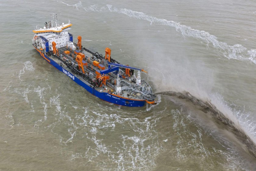 Vox Amalia земснаряд