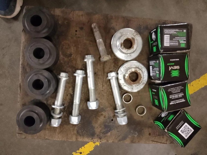 Сайлентблоки передних рычагов УАЗ Патриот