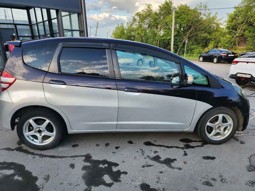 Honda fit 2010 1.3 л