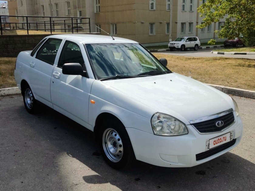 Лада Приора 2018 белая