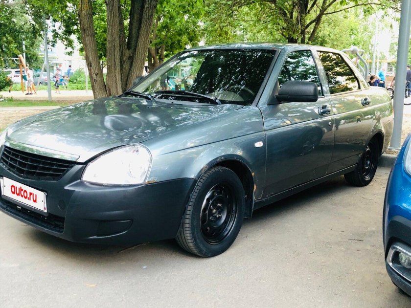 Серая лада приора