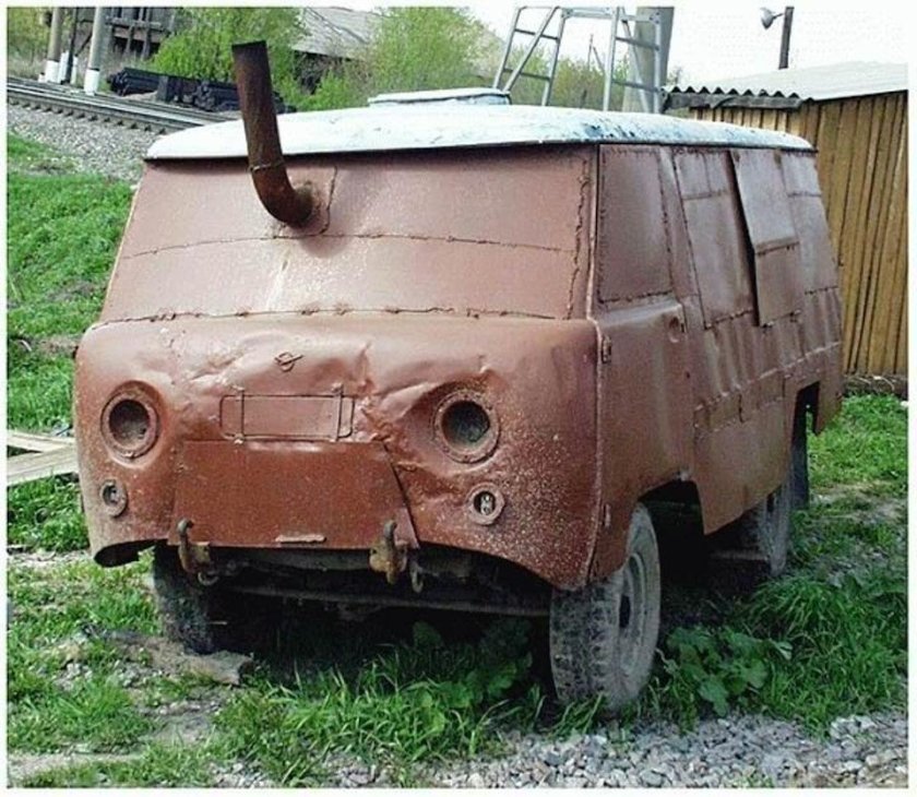 Ржавый УАЗ Буханка 452