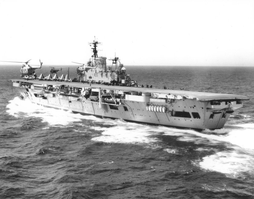 Авианосец HMS Eagle