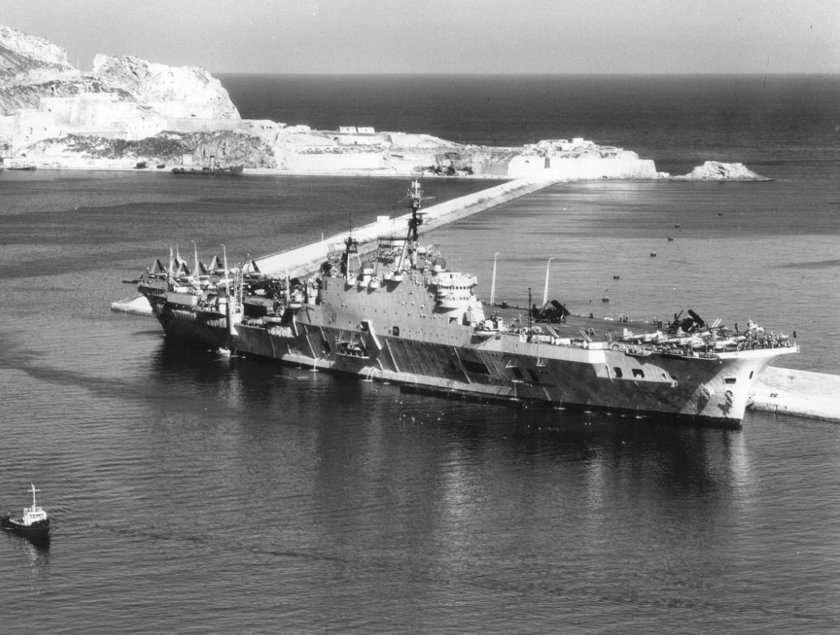 Авианосец HMS Eagle