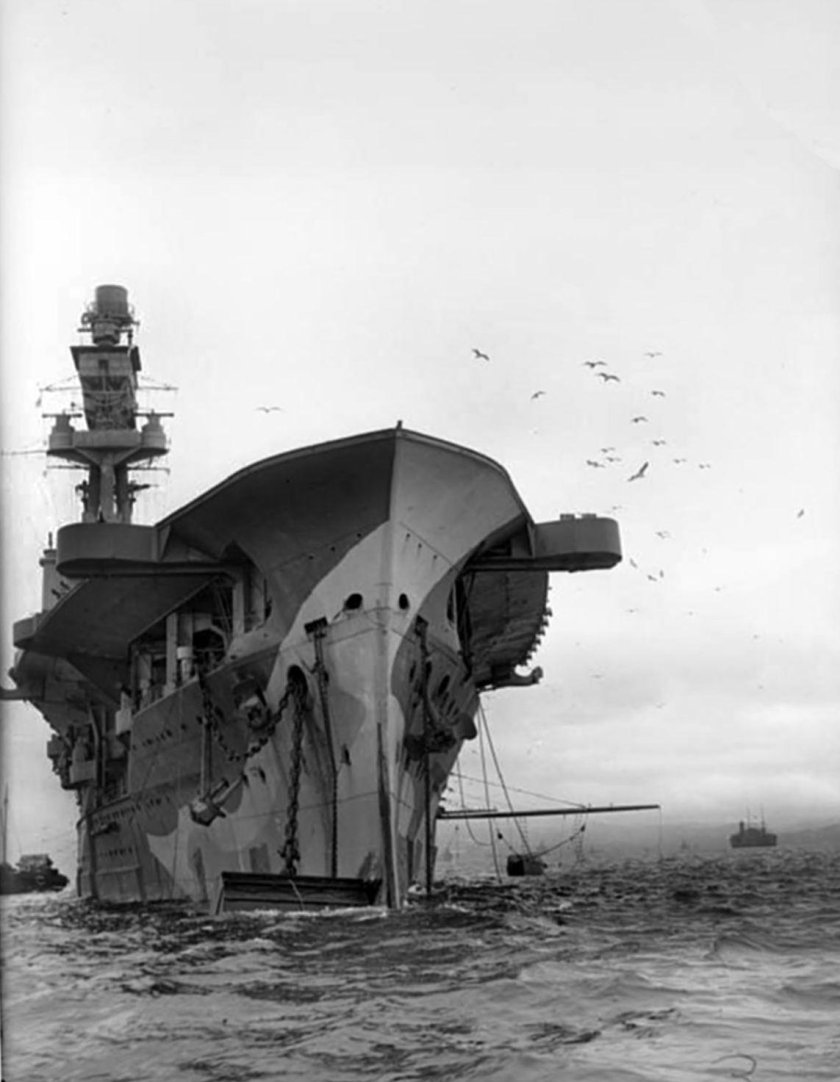 Авианосец HMS Eagle