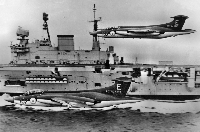 Авианосец HMS Eagle