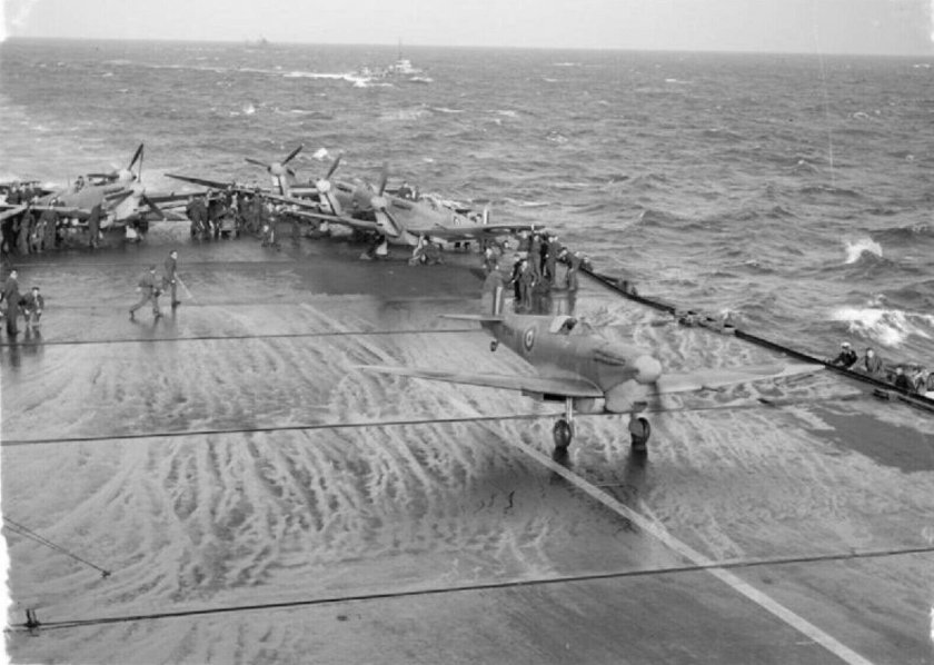 Авианосец игл 1942