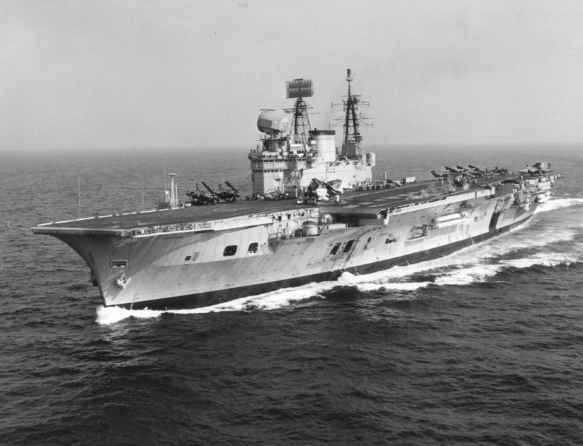 Авианосец HMS Eagle