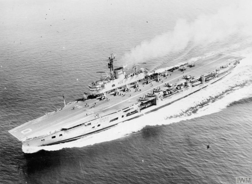 Британский авианосец «АРК Ройял»