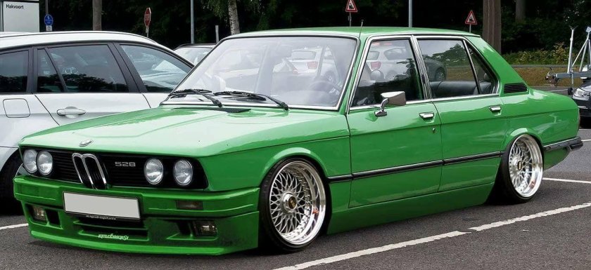 БМВ е12 528