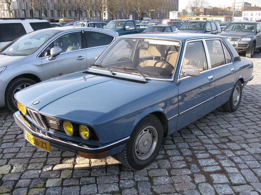 БМВ 520 е12