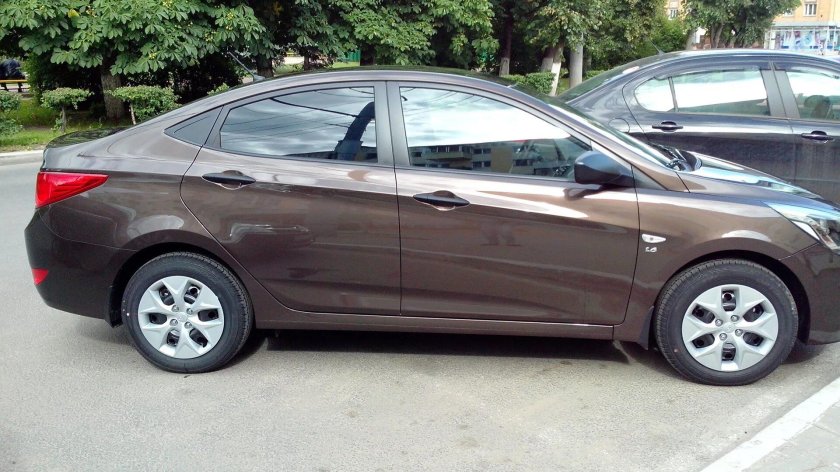 Hyundai Solaris 2015 коричневый