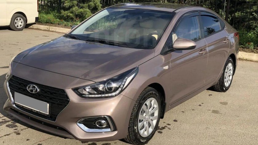 Hyundai Solaris 2018 коричневый