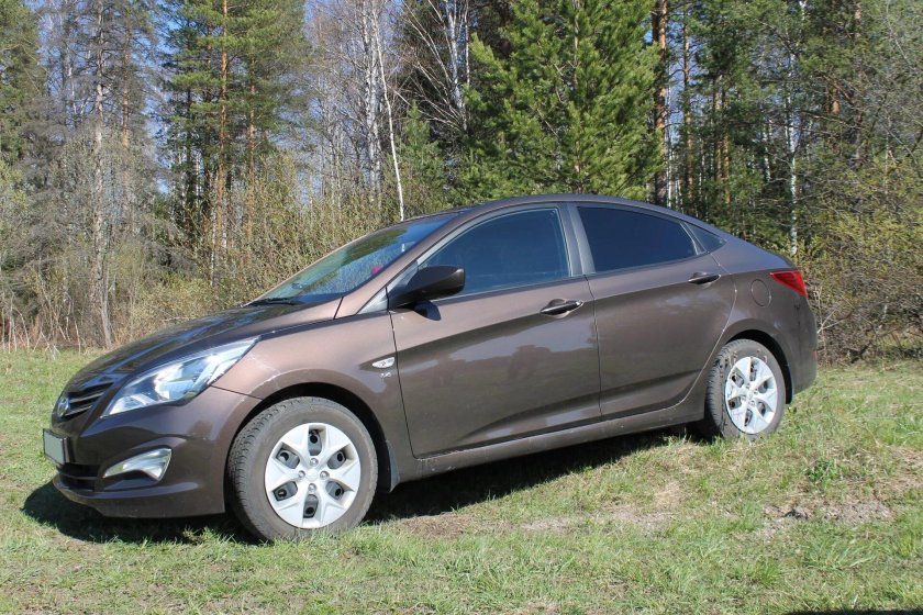 Hyundai Solaris 2015 коричневый