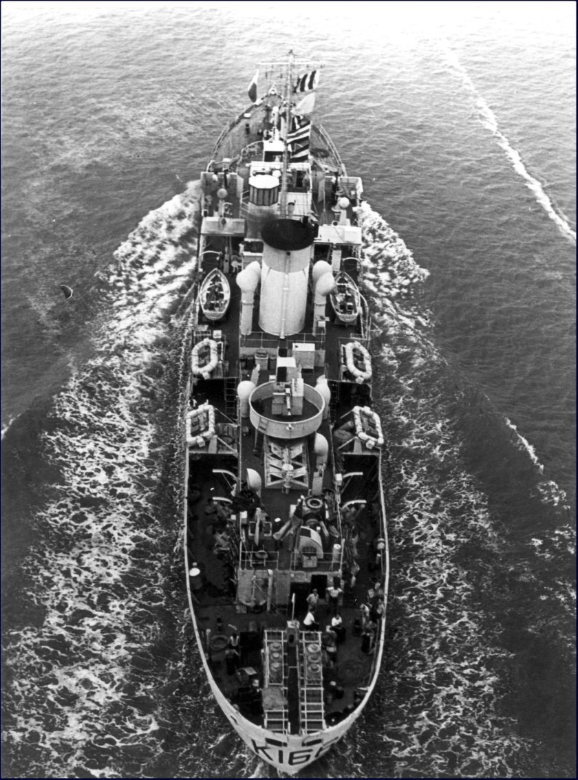 Военный корабль вид сверху