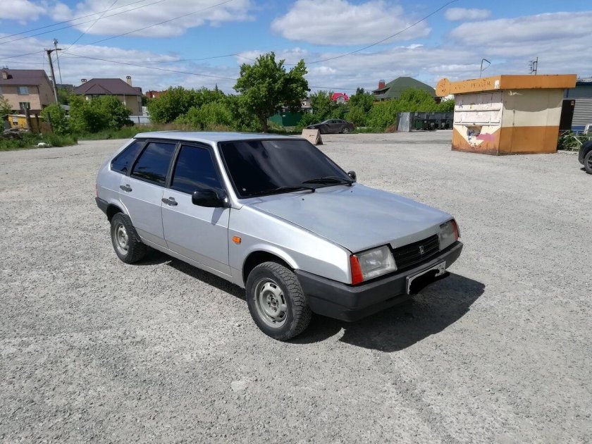 ВАЗ 2109 серебристая