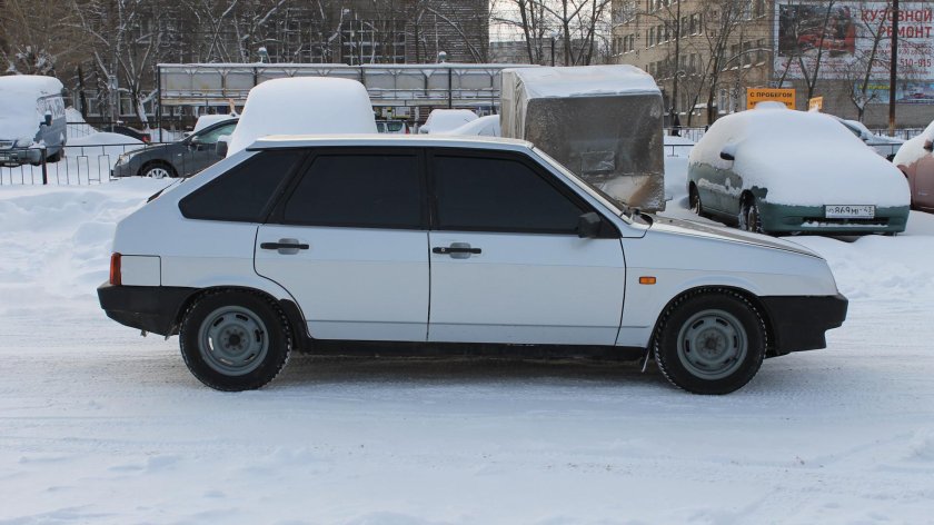 ВАЗ 2109 серебристая