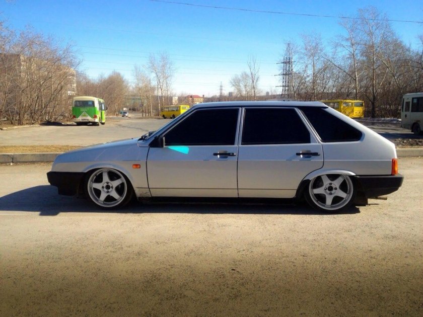 ВАЗ 2109 серебристая тонированная