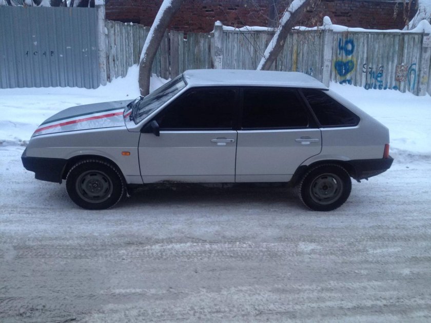 ВАЗ 2109 на болотных штампах r14