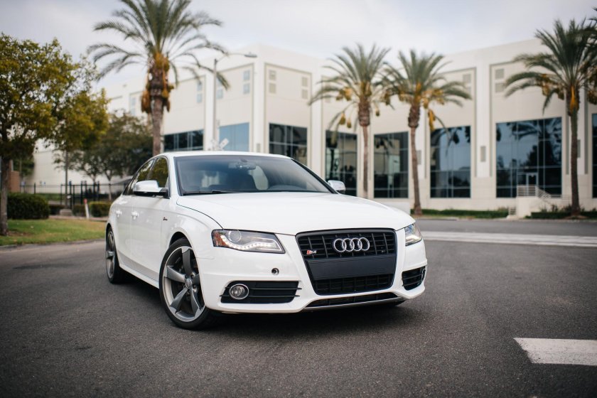 Ауди а4 белая