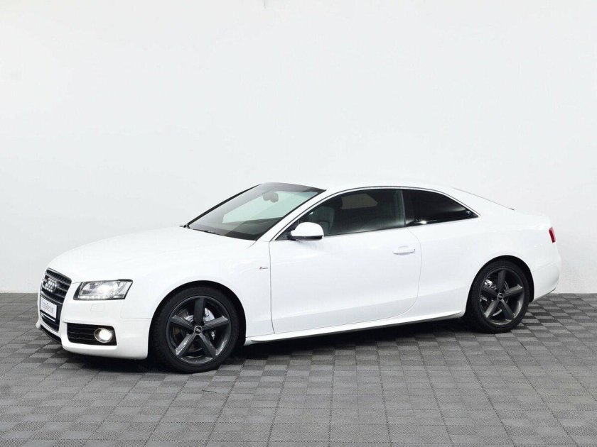 Ауди белая боком