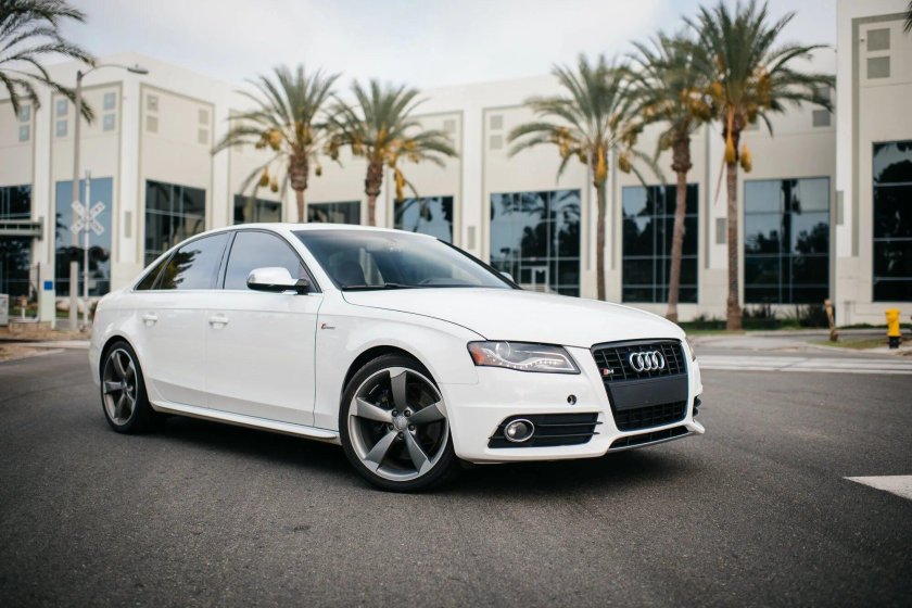 Audi s4 белая