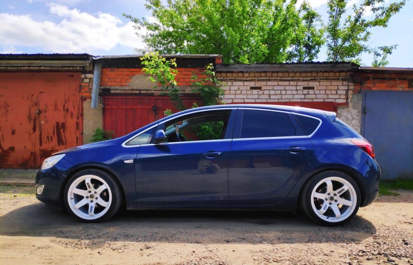 Opel Astra j r17