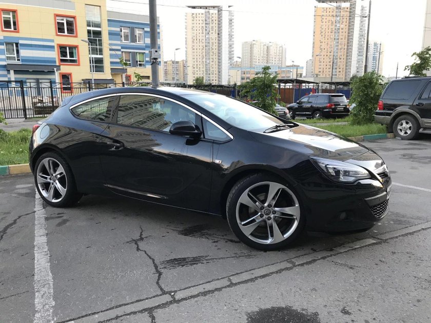 Опель Астра GTC диски r19