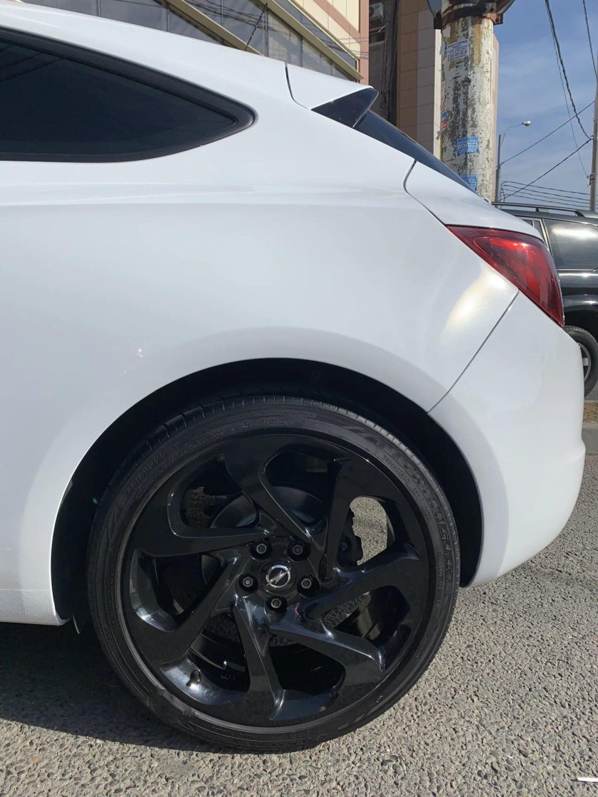 Опель Астра GTC диски r20