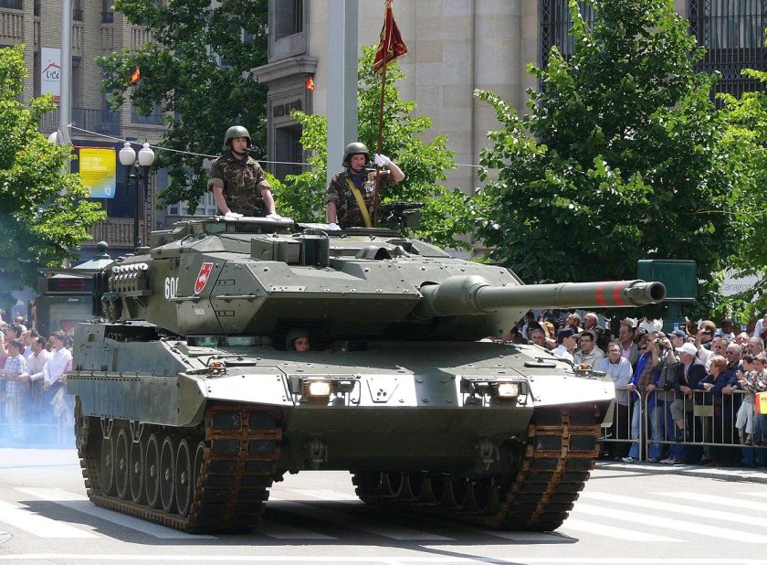 Танки Leopard 2a4 Испания