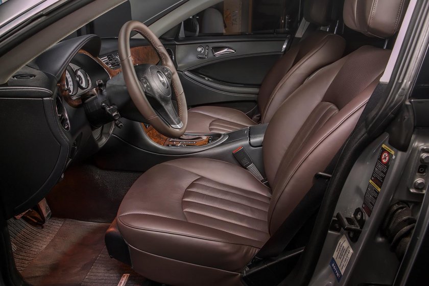 CLS 219 коричневый салон