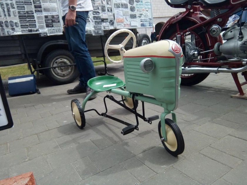 Педальный мотороллер Кроха