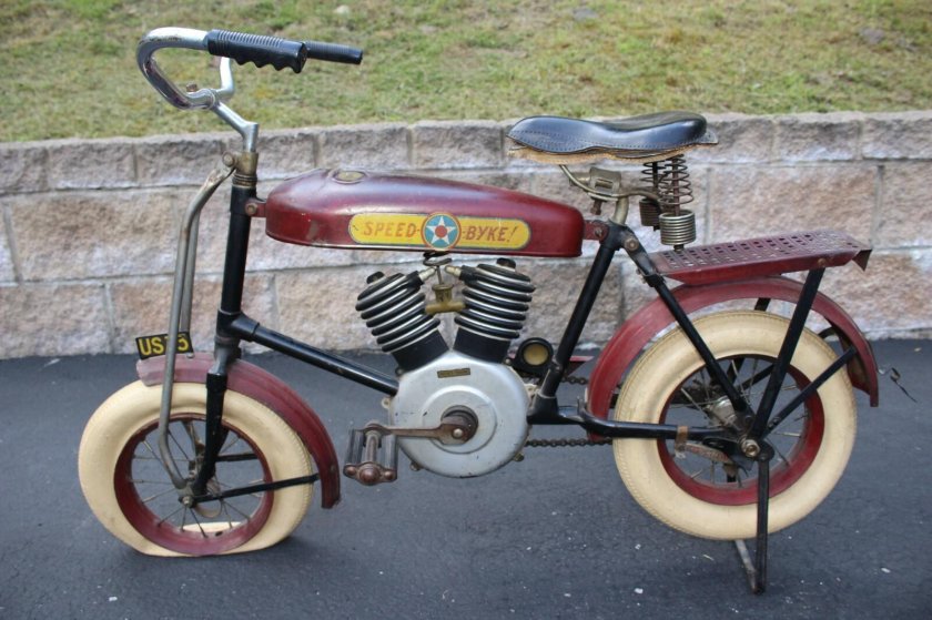 Мотоцикл с педалями