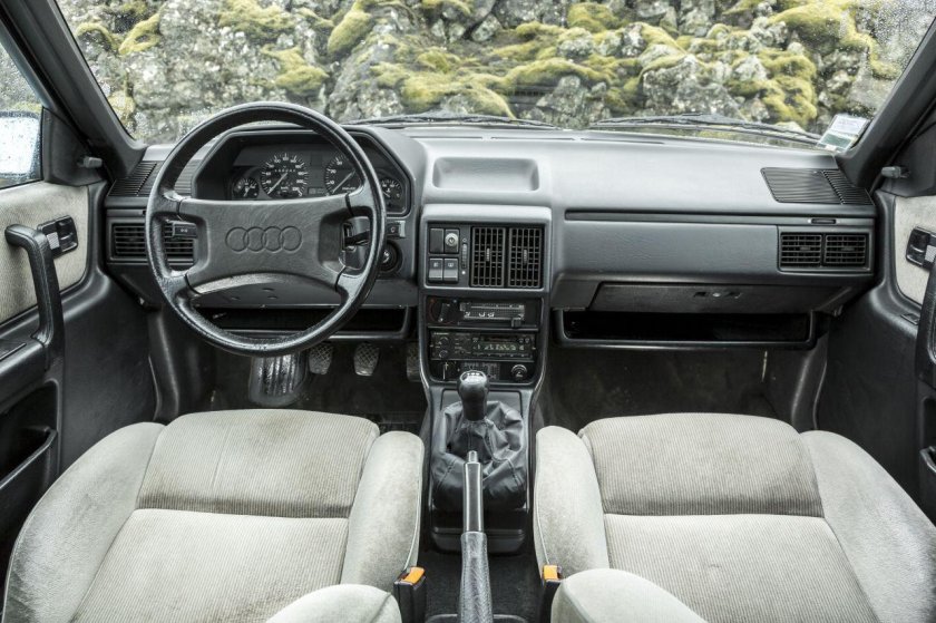 Audi 100 с3 салон