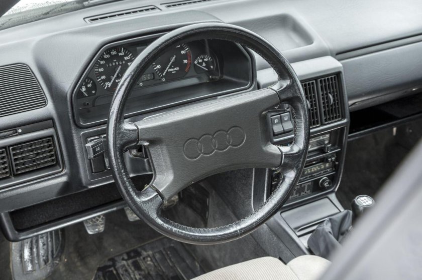 Audi 100 44 салон