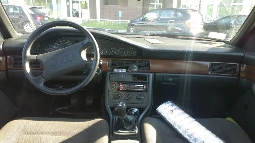 Ауди 100 2.3 салон