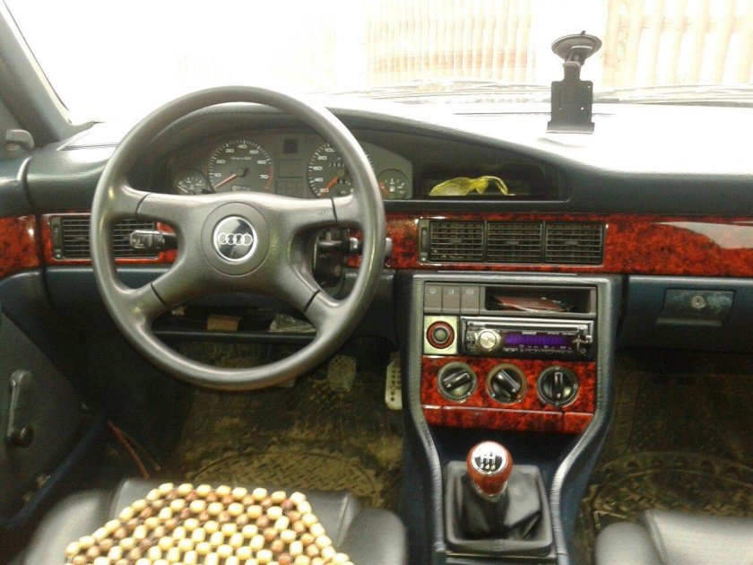 Ауди 100 1989 салон