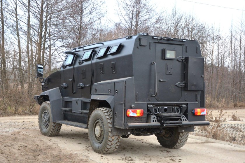 Польша бронемашина amz Tur