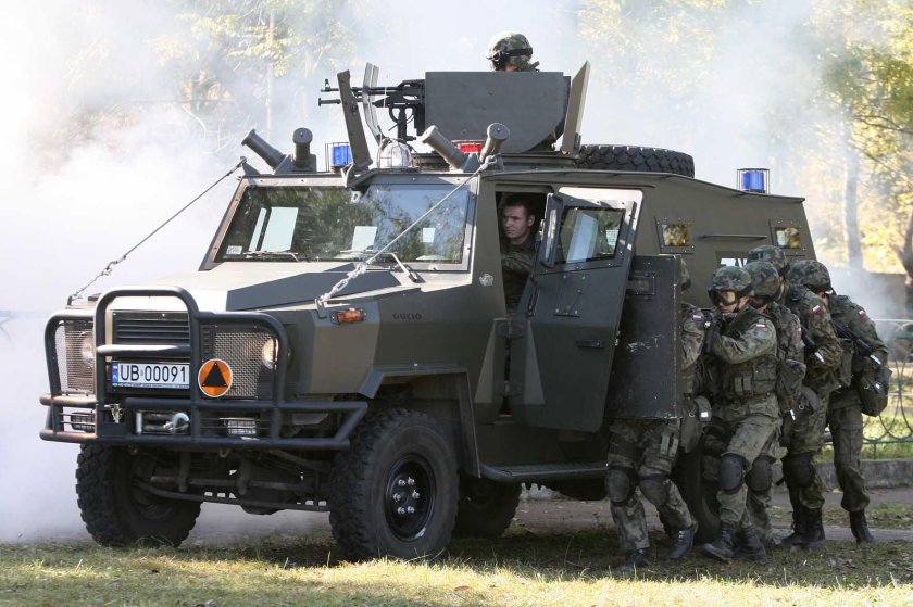 Бронеавтомобиль amz dzik