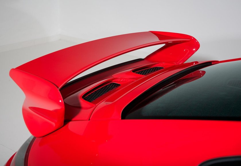 Красный спойлер