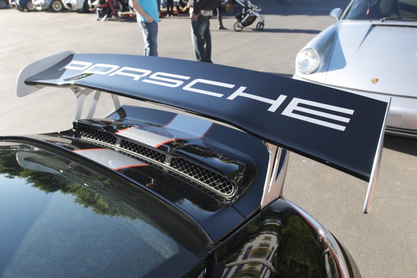 Порше 911 со спойлером