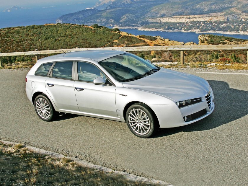 Alfa Romeo 159 Sportwagon серая
