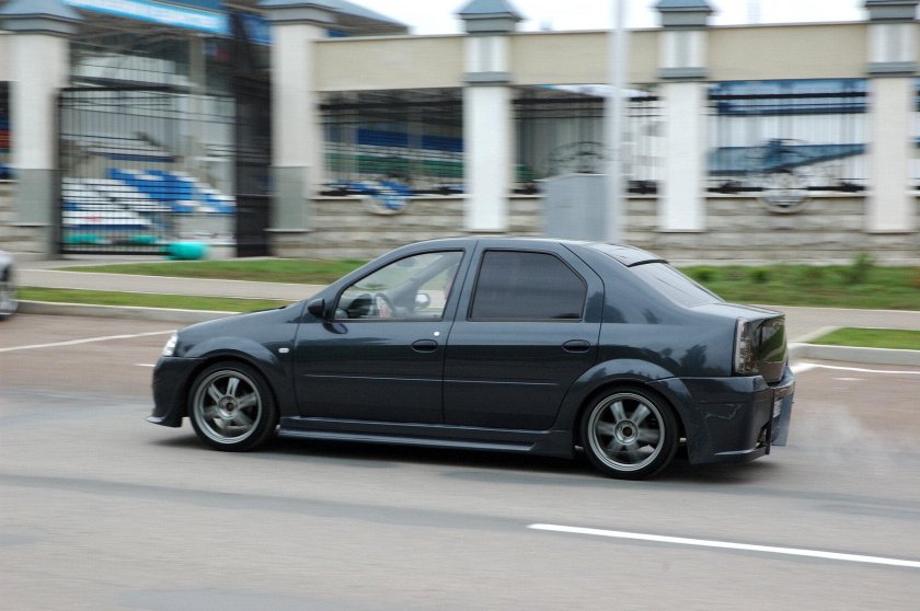 Тюнингованный Рено Логан