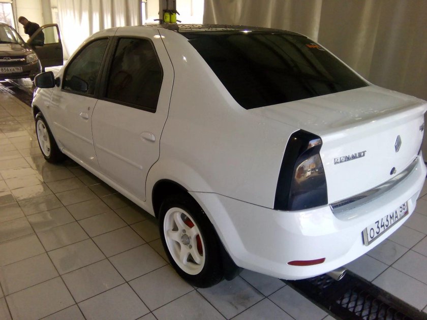 Renault Logan 1 белый