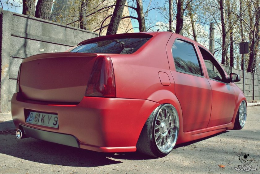 Тюнингованный Рено Логан