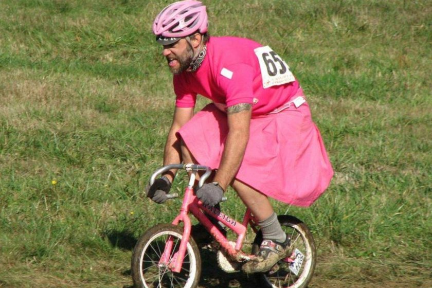 Смешной велосипедист