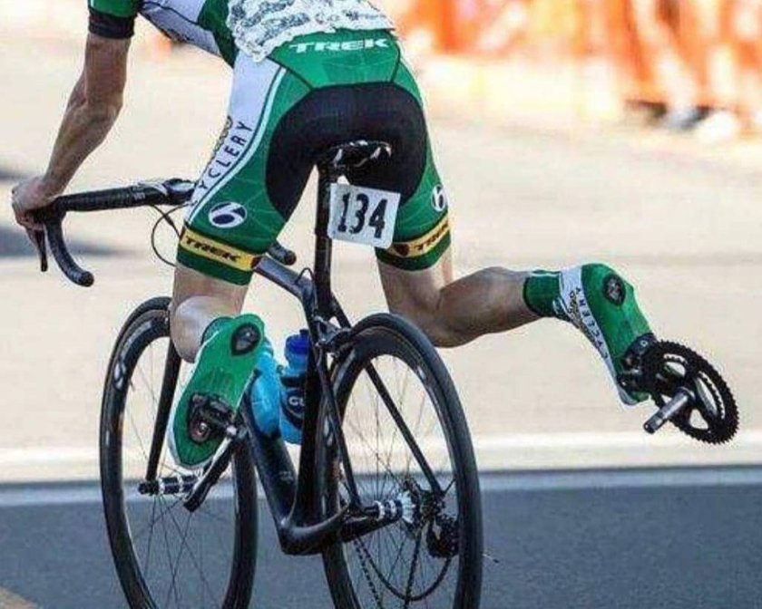 Смешной велосипедист