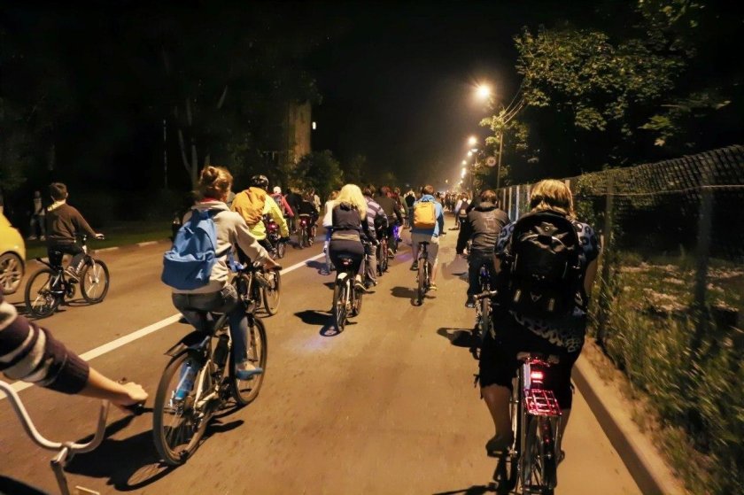 Велосипедист ночью