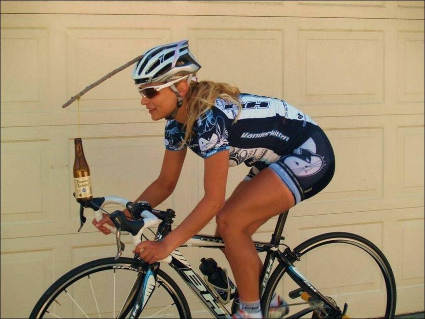 Смешной велосипедист