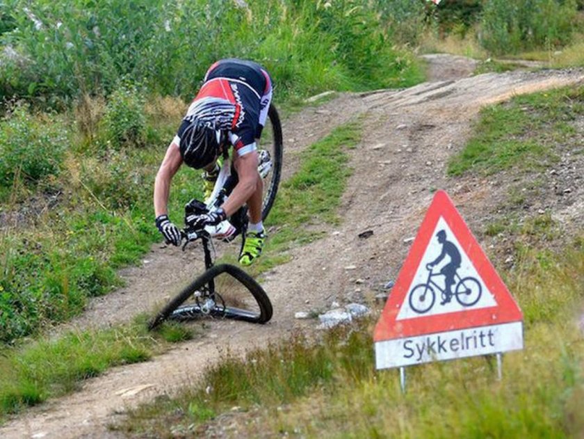 Смешной велосипедист